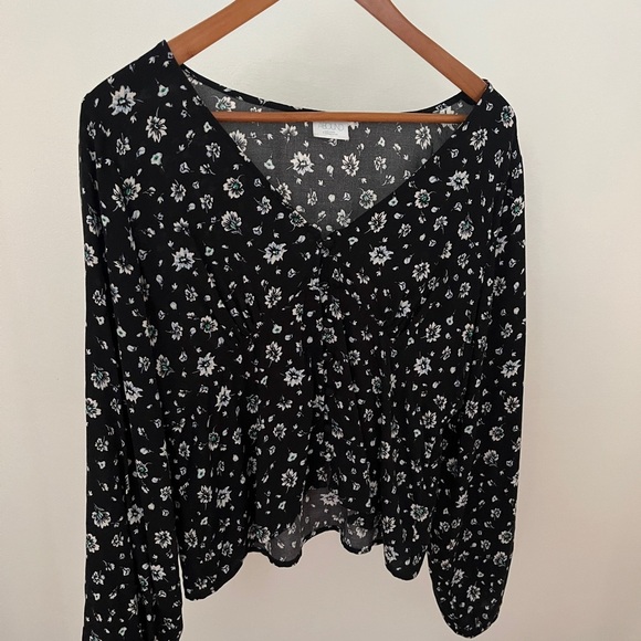 Abound Tops - Abound Black Floral Top with Vneck and buttons, size Large